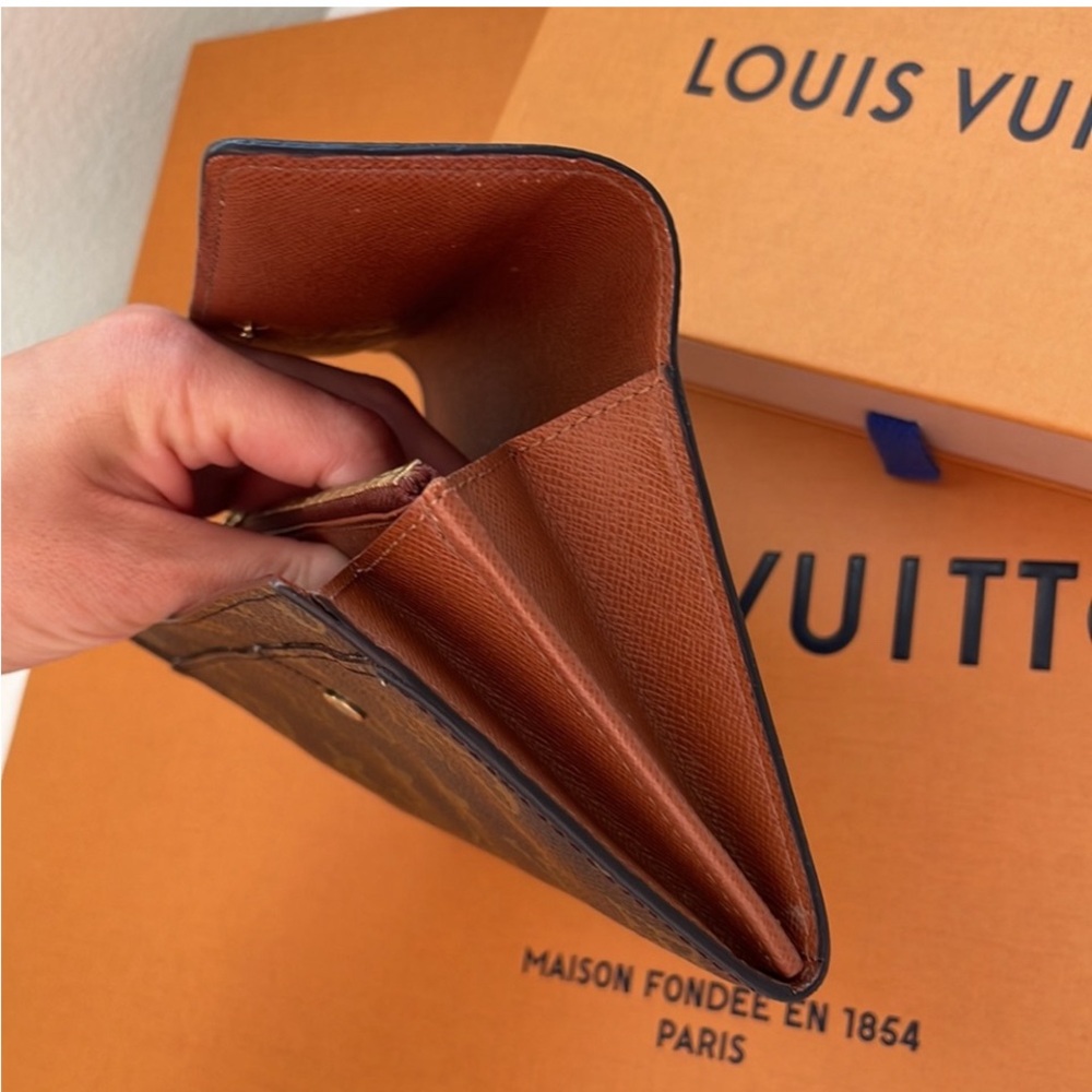 Traded LOUIS VUITTON SARAH MONOGRAM WALLET AUTH & CHAIN LAST CHANCE - Picture 9 of 15